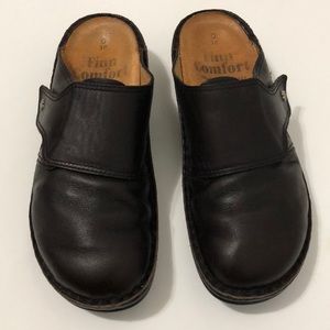Finn Comfort Aussee Soft Leather All-Season Clogs